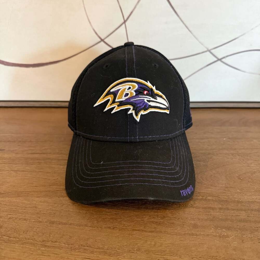 New Era NFL Men's Baltimore Ravens 39THIRTY Black Mesh Trucker Hat Medium-Large